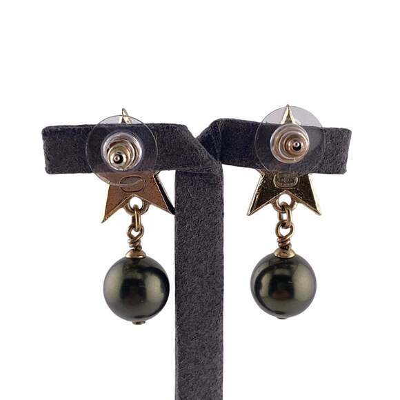 CHANEL Green Pearl Logo Earrings - Picture 5 of 8